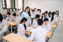 Những tiết dạy của cô giáo Nguyễn Phương Loan luôn có sự đổi mới, sáng tạo khiến học trò thích thú. Ảnh: NVCC.