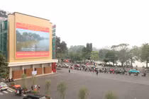 Trái lại, không gian thoáng, rộng, và là địa điểm có thể tổ chức sự kiện lý tưởng với màn hình LED to.