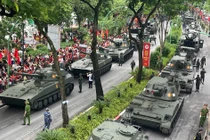 Ngắm dàn khí tài diễu binh hùng tráng từ trên cao