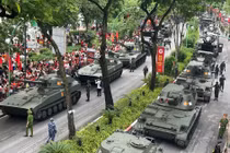 Ngắm dàn khí tài diễu binh hùng tráng từ trên cao