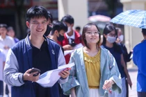 Hơn 1,16 triệu sĩ tử hồi hộp đến điểm thi trước giờ G.