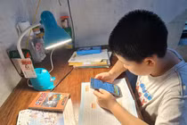 Chuyên gia bóc chiêu “bắt cóc online” học sinh