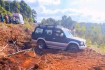 Va chạm ô tô tại Lâm Đồng, 3 người trong gia đình tử vong 