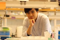 Nhà khoa học Việt chế gel chữa khớp không cần mổ