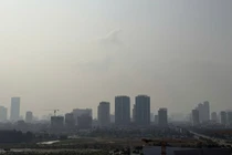 Ô nhiễm không khí tràn Hà Nội, bác sĩ chỉ 3 thói quen tự bảo vệ