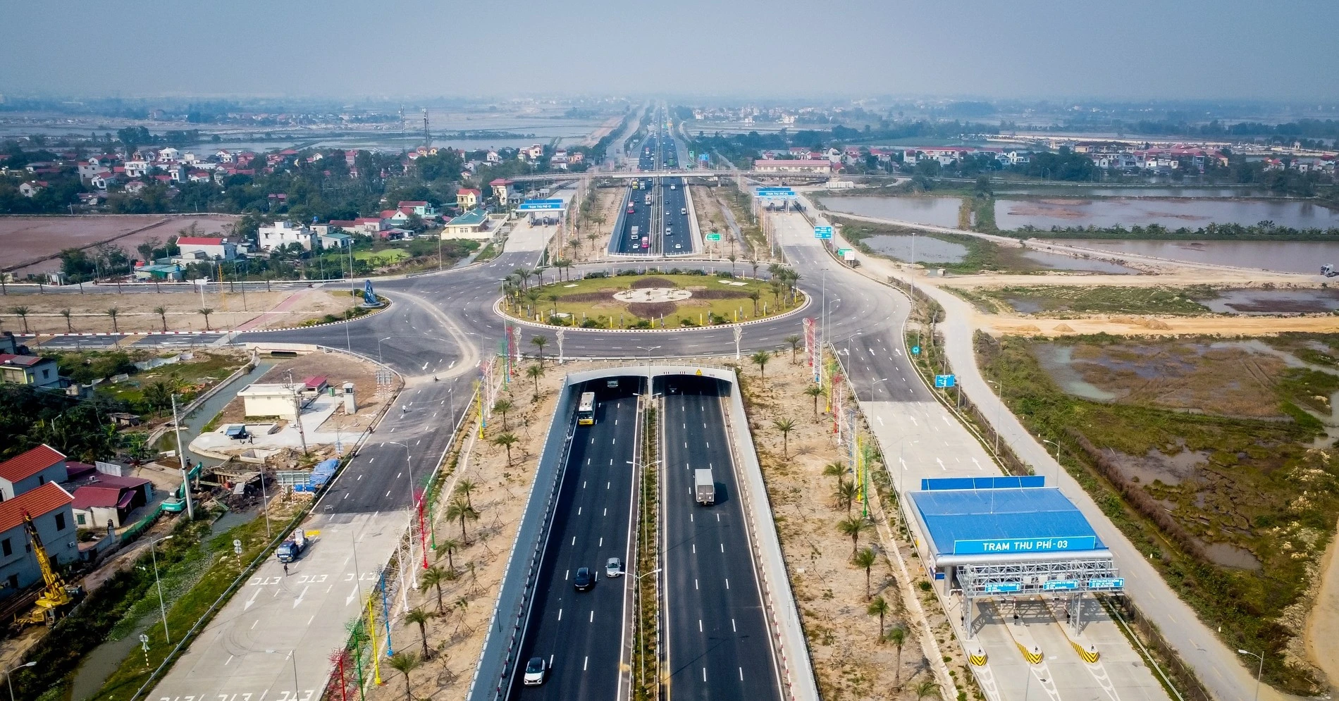 Toàn cảnh nút giao Phú Thứ trên cao tốc Cầu Giẽ - Ninh Bình