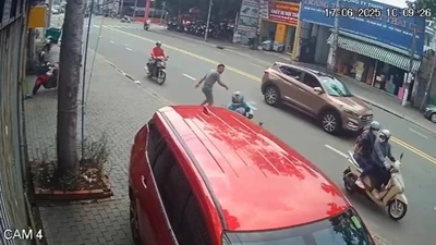 Bắt khẩn cấp người đàn ông đạp ngã nữ tài xế xe ôm công nghệ