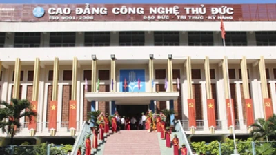 Cao đẳng Thủ Đức: Gói thầu tiền tỷ, nhà thầu duy nhất giảm giá siêu sốc!