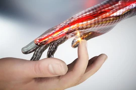 Robot hình người biết đau như người thật, phim viễn tưởng thành hiện thực 