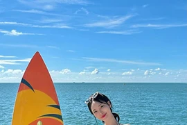 YouTuber Lluvly gây sốt với phong cách nghỉ dưỡng sang chảnh