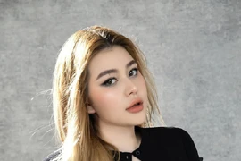  Sunna hóa thân thỏ trắng, chưa tới Halloween fan đã “mất ngủ”