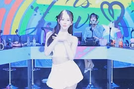 Giới trẻ Hàn Quốc ngại yêu vì hot girl livestream khoe thân