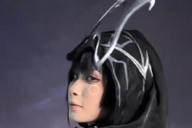 Mới đây, màn cosplay tướng Azzen’Ka trong Liên Quân Mobile giúp cô nàng gây bão toàn mạng xã hội.