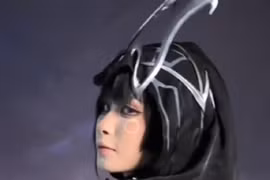 Mới đây, màn cosplay tướng Azzen’Ka trong Liên Quân Mobile giúp cô nàng gây bão toàn mạng xã hội.