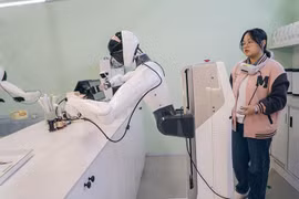 Nhà máy Trung Quốc biến robot hình người thành hiện thực