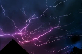 Các hình thái sét kỳ lạ khiến giới khoa học vắt óc giải mã