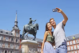 3 tính năng iPhone cần bật ngay khi du lịch