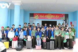 142 thí sinh huyện đảo Kiên Hải vượt biển vào đất thi tốt nghiệp THPT