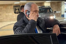 Thủ tướng Israel dán kín camera điện thoại