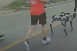 Chó robot chạy marathon ngang ngửa con người chỉ với một lần sạc