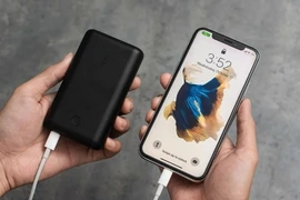 Dùng điện thoại và thiết bị công nghệ an toàn khi bão đến 