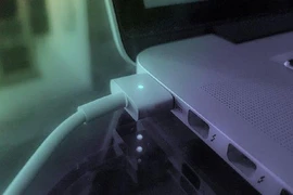 Sạc điện thoại laptop qua đêm có thực sự tốn kém