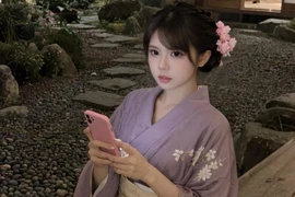 Hà Phương Boo đốn tim game thủ với màn đu trend “váy xanh”