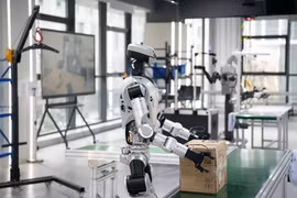 Trung Quốc chi hàng tỷ USD cho robot hình người, tham vọng vượt Mỹ