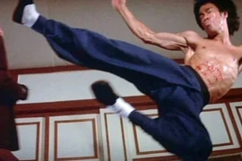 10 tuyệt kỹ võ nghệ đỉnh cao của Lý Tiểu Long trên màn ảnh nhỏ