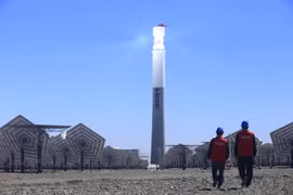 Trung Quốc biến nắng thành điện cả đêm giữa sa mạc Gobi