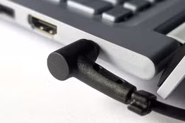 Dùng sạc công suất lớn có làm hỏng laptop không 