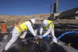 Tận mục mỏ vàng 40 tấn đất hiếm trong hố nước thải