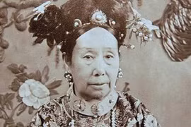 Cháu gái đời thứ 5 Từ Hi Thái hậu gây bão vì dung mạo quá giống