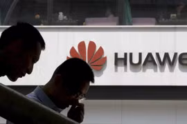 Bị Huawei sa thải, kỹ sư từng được khen phải đi quét rác