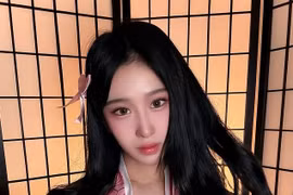 YouTuber Daheering gây bão với cosplay Nezuko