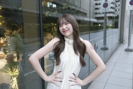 Nhan sắc “trong veo” của nữ coser 33 triệu tim TikTok