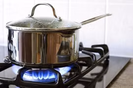 [GALLERY] Bếp từ hiện đại vẫn thua bếp gas ở điểm này?