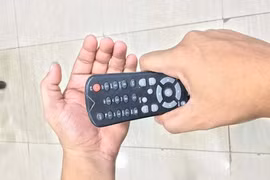 Vì sao đập remote TV lại hoạt động?