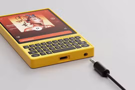 Điện thoại vuông Ikko MindOne khiến BlackBerry sống lại 