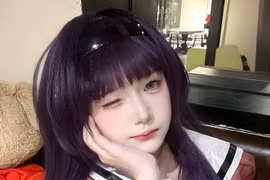 Coser Việt gây sốt với ảnh chụp gương "cam thường" vẫn đẹp nao lòng