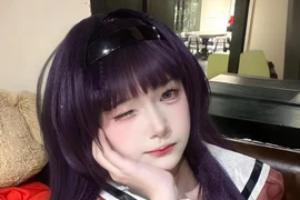 Coser Việt gây sốt với ảnh chụp gương "cam thường" vẫn đẹp nao lòng