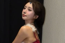 Jeong Soyeon gây sốt với bộ ảnh Noel trong Heroines through my lens