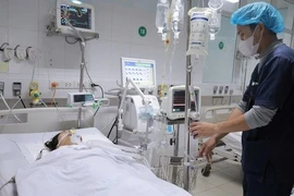 Nhân viên y tế dũng cảm giằng lại trẻ sơ sinh khỏi tay kẻ cầm dao truy sát