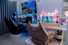 Hot girl khoe góc gaming “bãi biển” khiến dân mạng phát sốt 