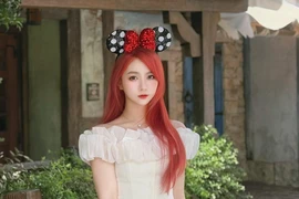 Nữ streamer Châu Mòe gây sốt khi chụp ảnh cùng Kaka