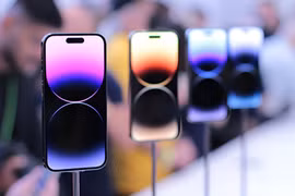 Apple đang phải chuyển hàng triệu đơn hàng tấm nền OLED iPhone từ BOE sang Samsung Display do sự cố chất lượng nghiêm trọng.