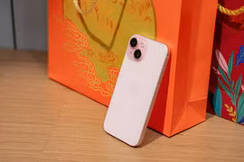 iPhone 15 bị khai tử vẫn tăng giá gây sốc