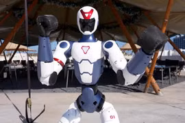 Robot hình người Trung Quốc gây sốc khi giá chỉ 146 triệu 