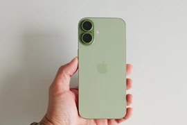 Trên tay iPhone 17 chính hãng màu xanh ra mắt với nhiều nâng cấp 