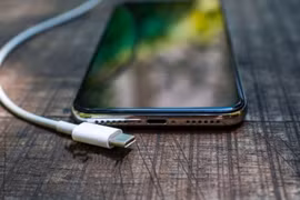 Không phải phụ kiện USB nào cũng an toàn cho điện thoại 